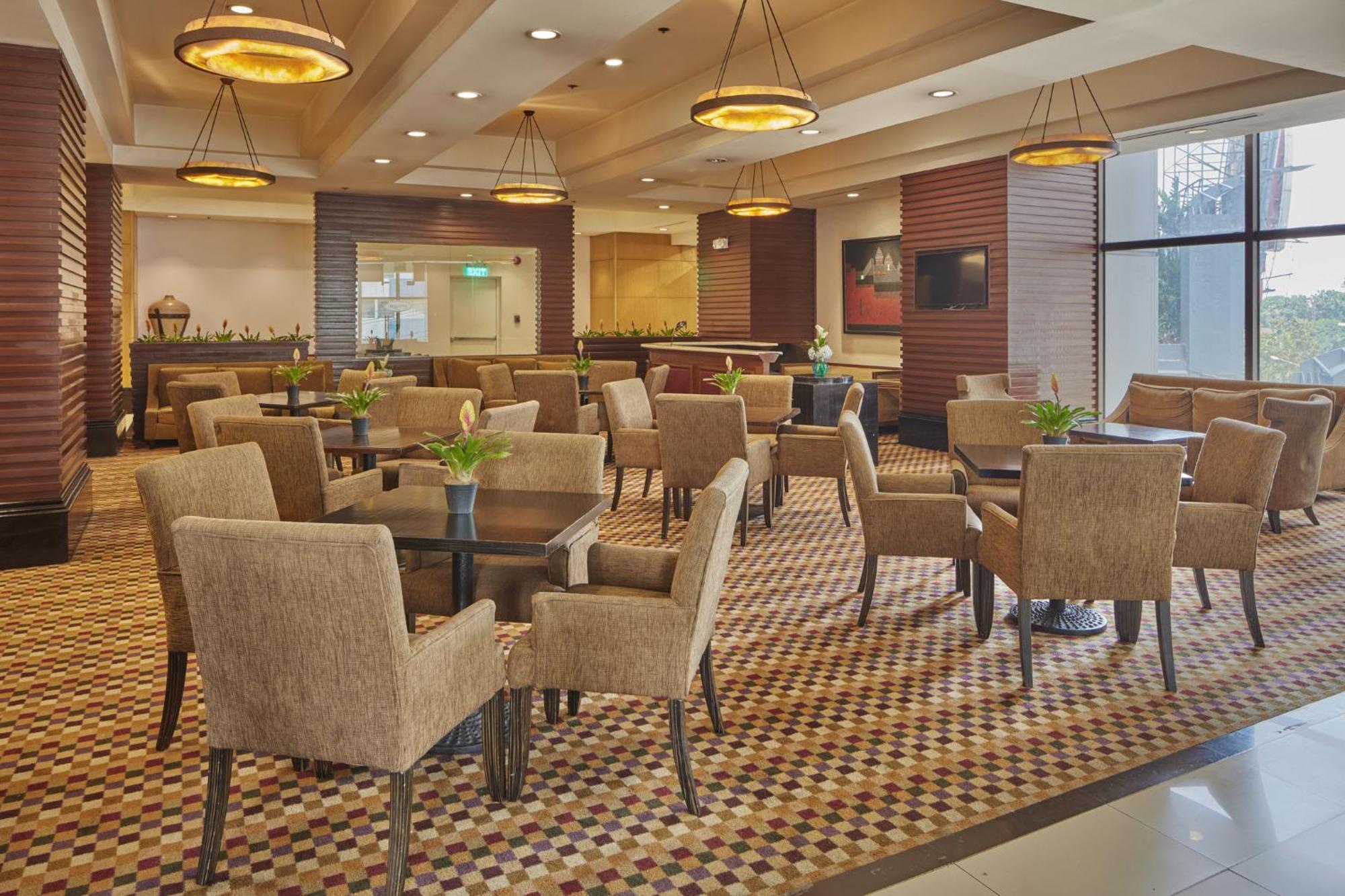 Holiday Inn & Suites Manila Galleria By Ihg Pasig City Bagian luar foto