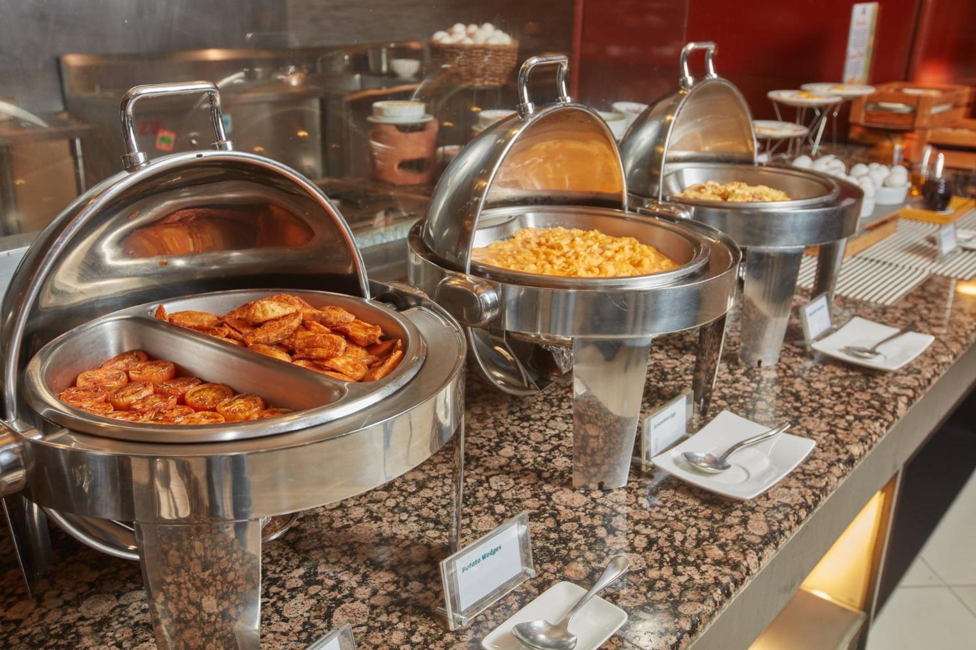 Holiday Inn & Suites Manila Galleria By Ihg Pasig City Bagian luar foto