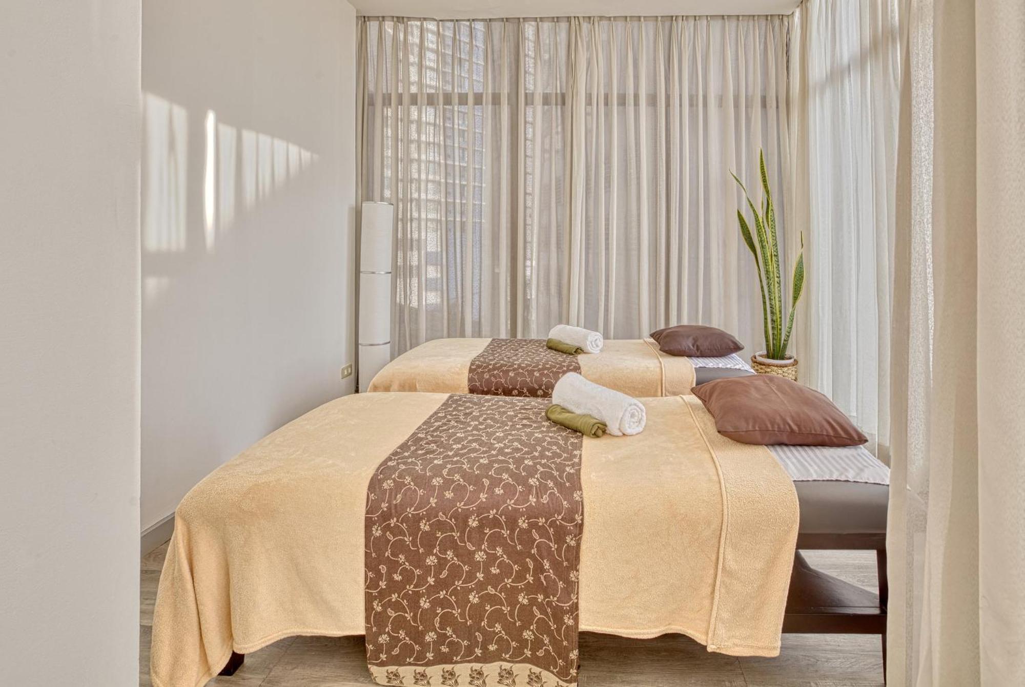 Holiday Inn & Suites Manila Galleria By Ihg Pasig City Bagian luar foto