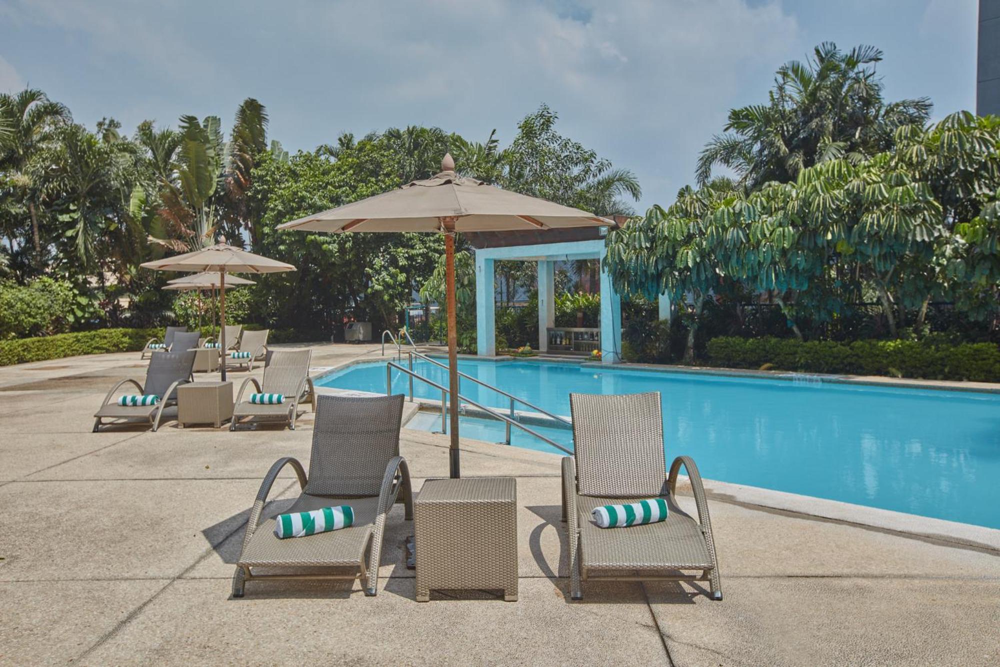 Holiday Inn & Suites Manila Galleria By Ihg Pasig City Bagian luar foto