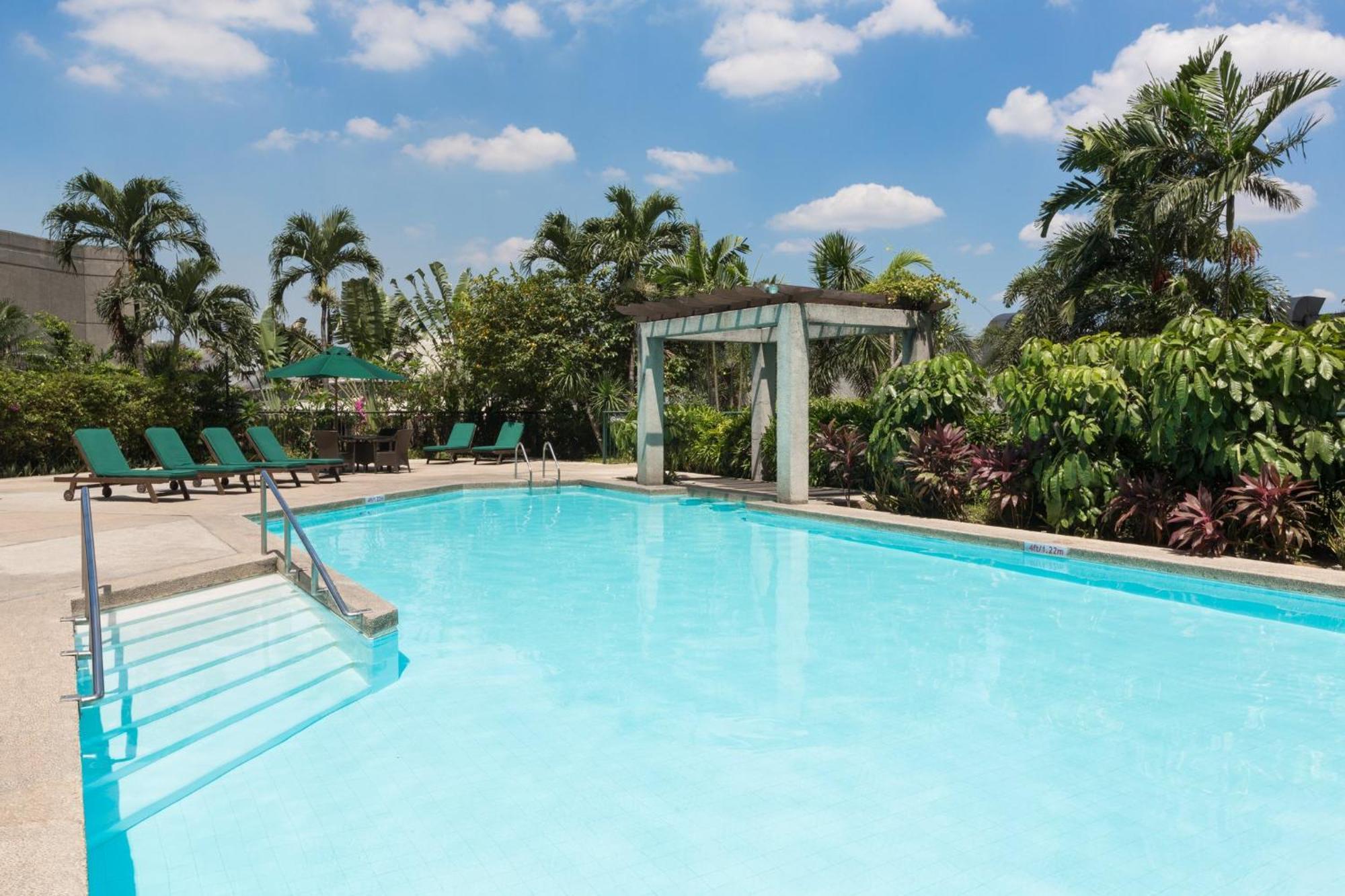 Holiday Inn & Suites Manila Galleria By Ihg Pasig City Bagian luar foto